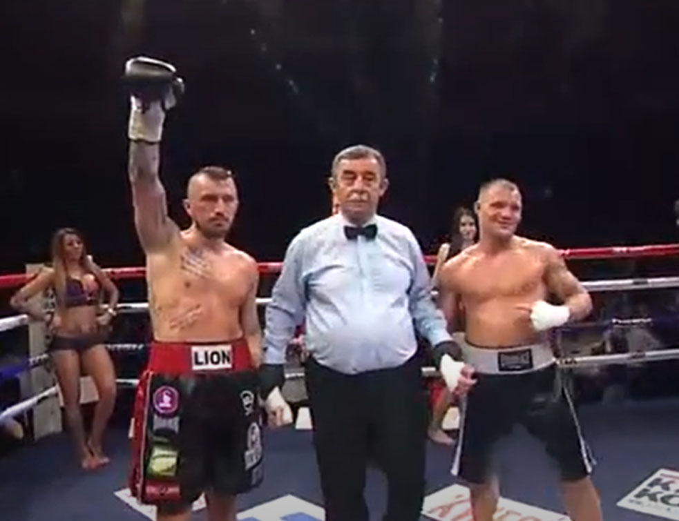 <span style='color:red;'><b>Bokserski šampion</b></span> napušta Austriju i bori se za Srbiju